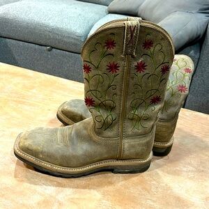 Flower cowboy boot
